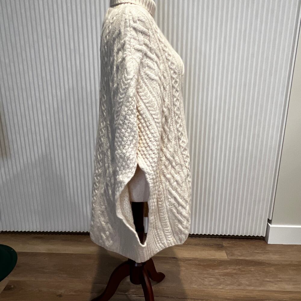 CHLOE Women's Cable Knit Poncho Size L In Pale Yellow - Picture 3 of 7